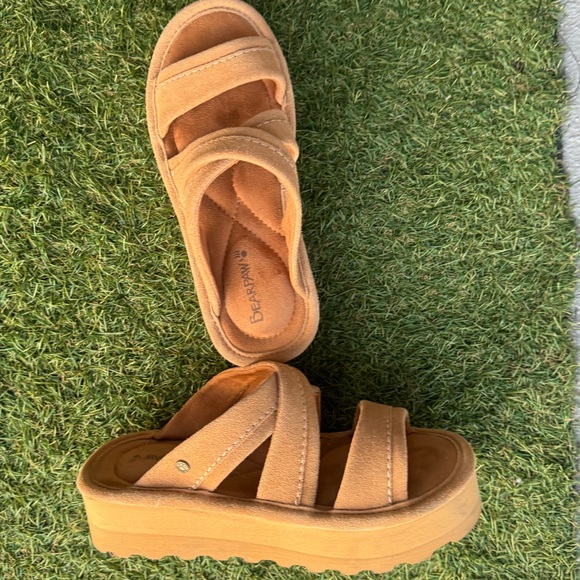 Bearpaw suede altitude platform sandals - Picture 3 of 3